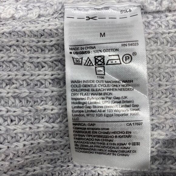 Gap Women’s Light Gray V-neck Sweater size Medium - Picture 3 of 6